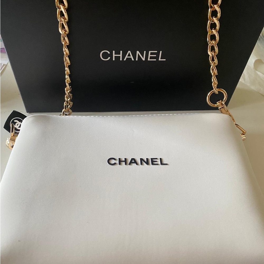 Chanel White Clear Tote Bag with Flower Charm - Picture 9 of 9